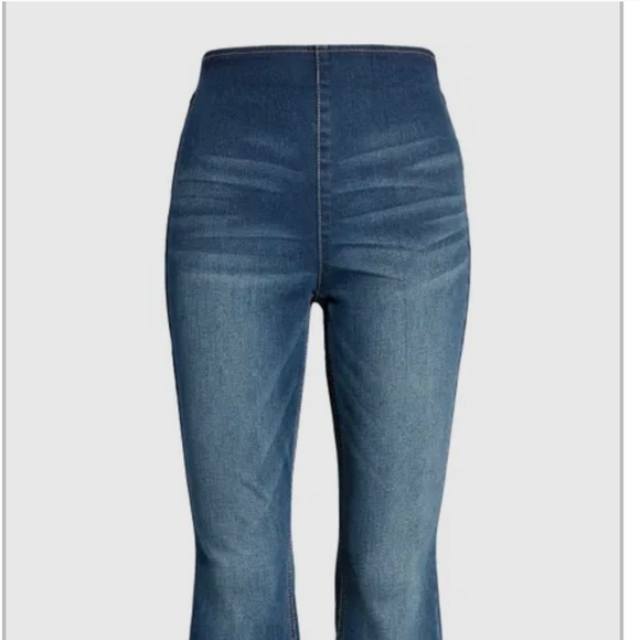NWT👖Tinseltown High Waist Flare Pull-On Jeans. - Picture 2 of 4
